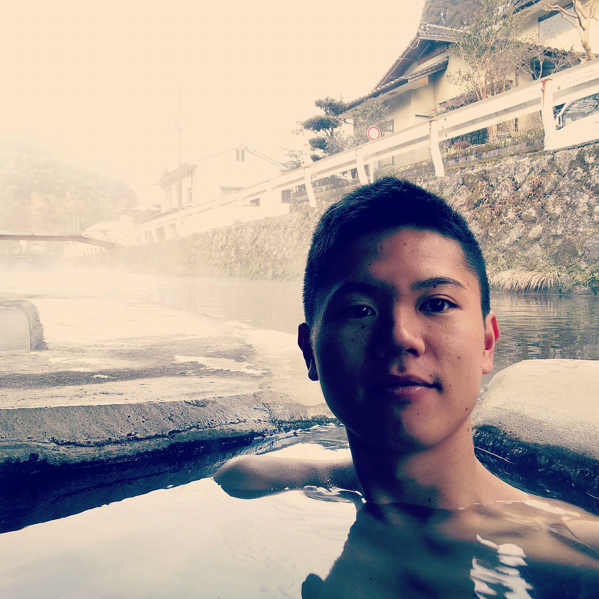 ”日本一恥ずかしい露店風呂”、万願寺温泉 川湯