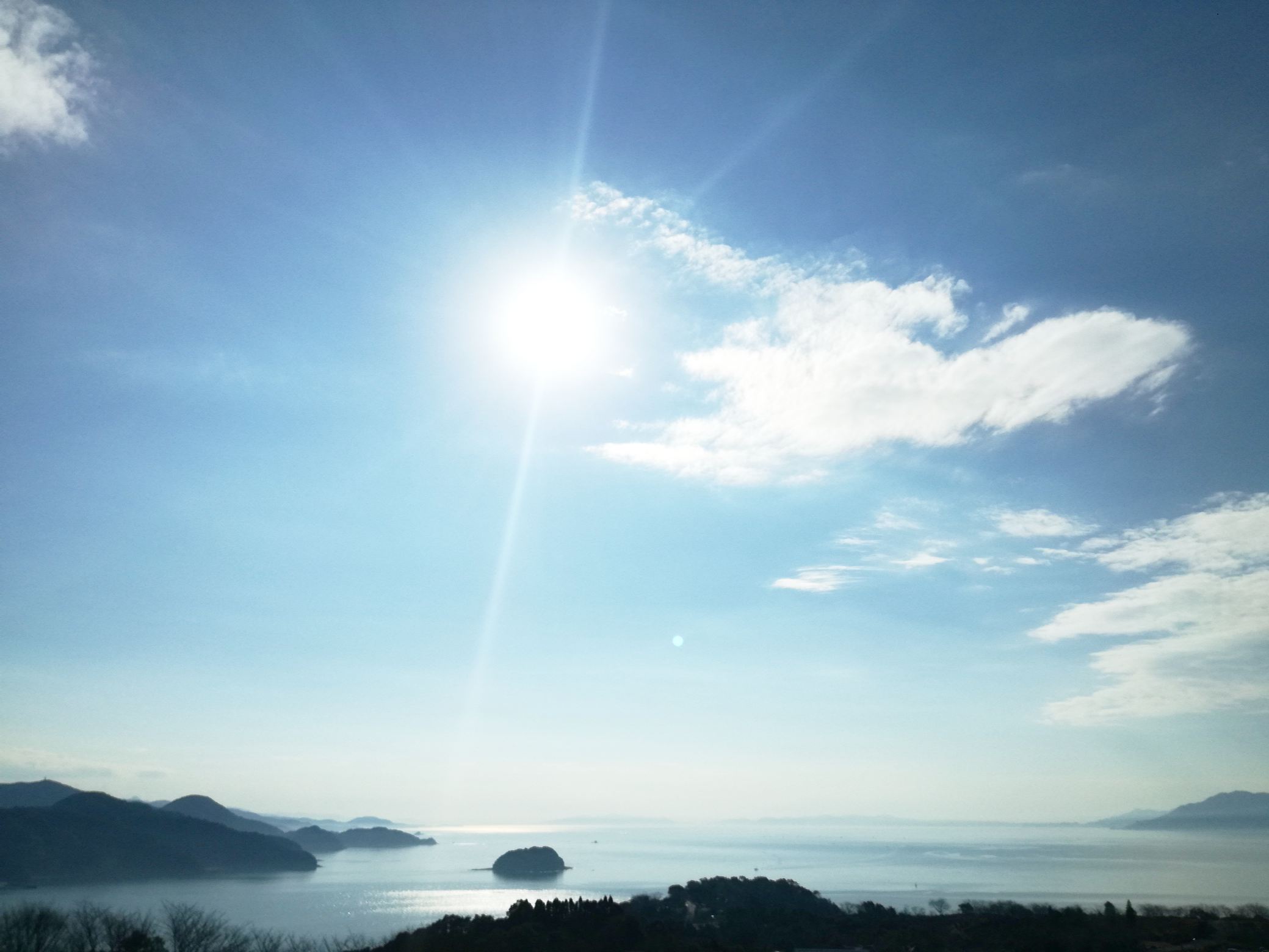 熊本県葦北町の御立岬公園から見下ろす海